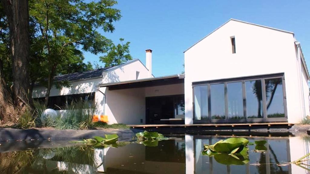 Pusztavacs Villa | Héthatár Wellness Vendégház - Vörösbegy