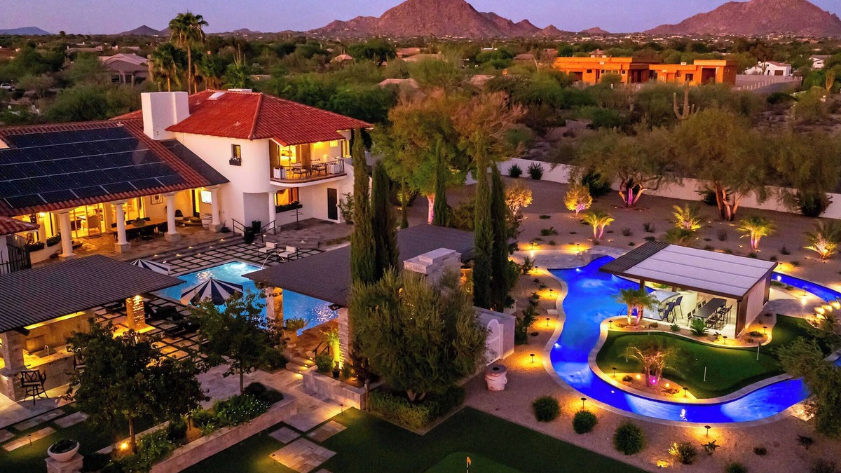 North Scottsdale House | HÓZHÓ Ranch | Lazy River | Golf Sim | Bowling
