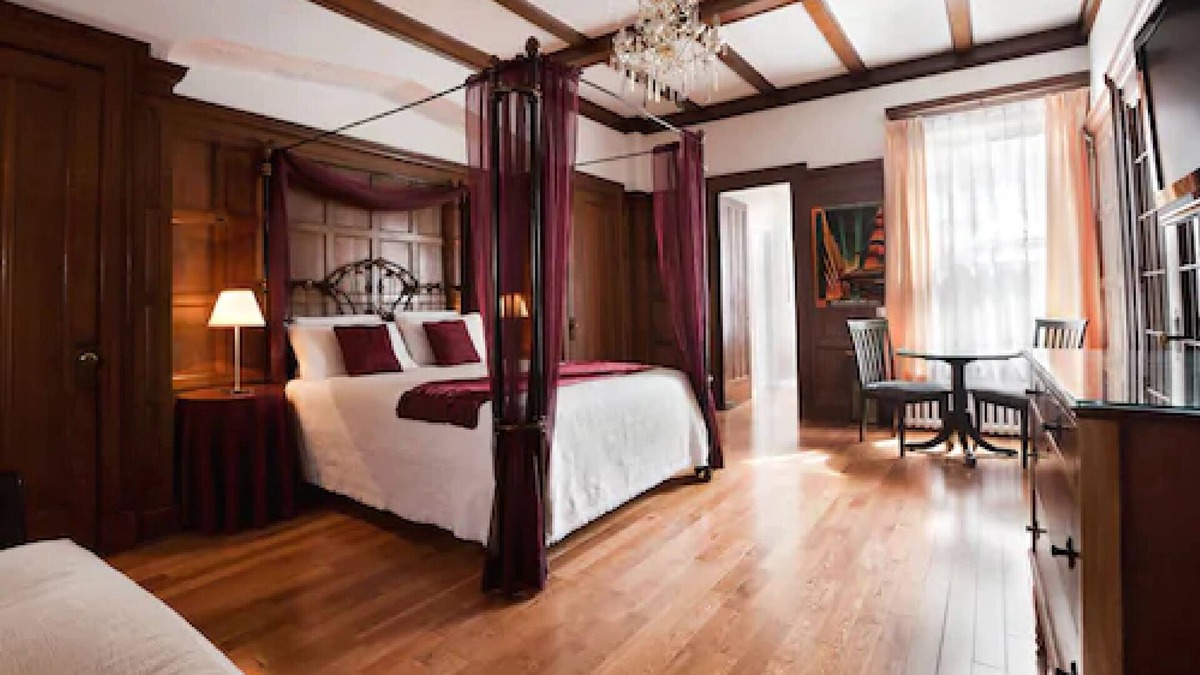 Quartier des Spectacles Hotel | Hôtel Château de l'Argoat