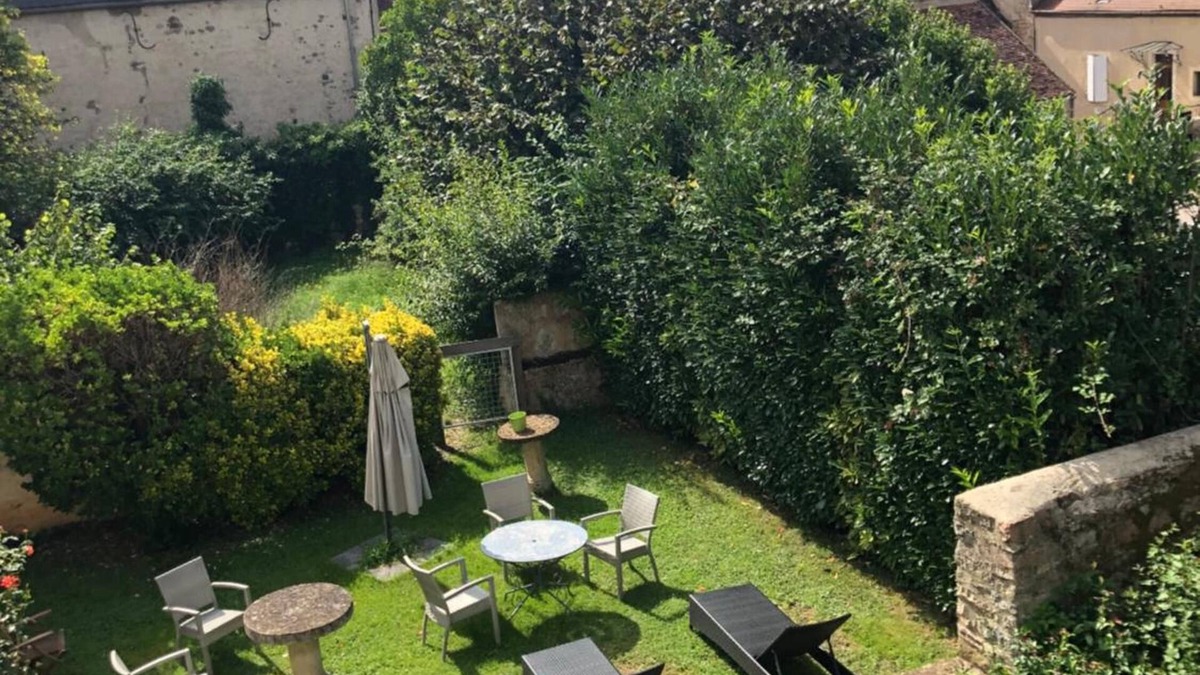 Semur-en-Auxois Hotel | Hôtel des Cymaises