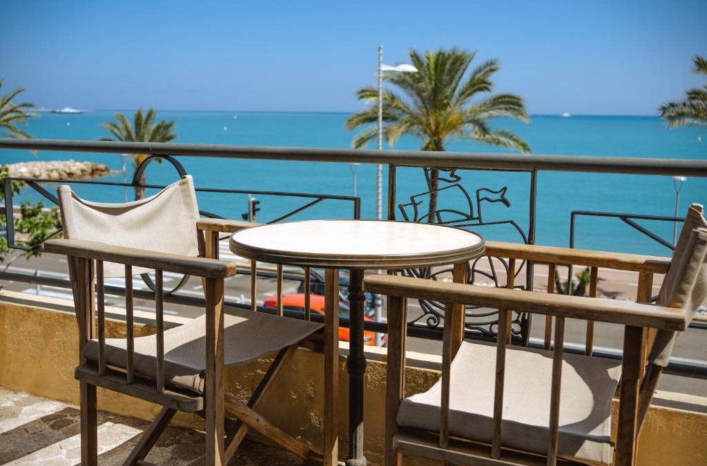Cros-de-Cagnes Hotel | Hôtel du Bord de Mer "Le Vanillé"