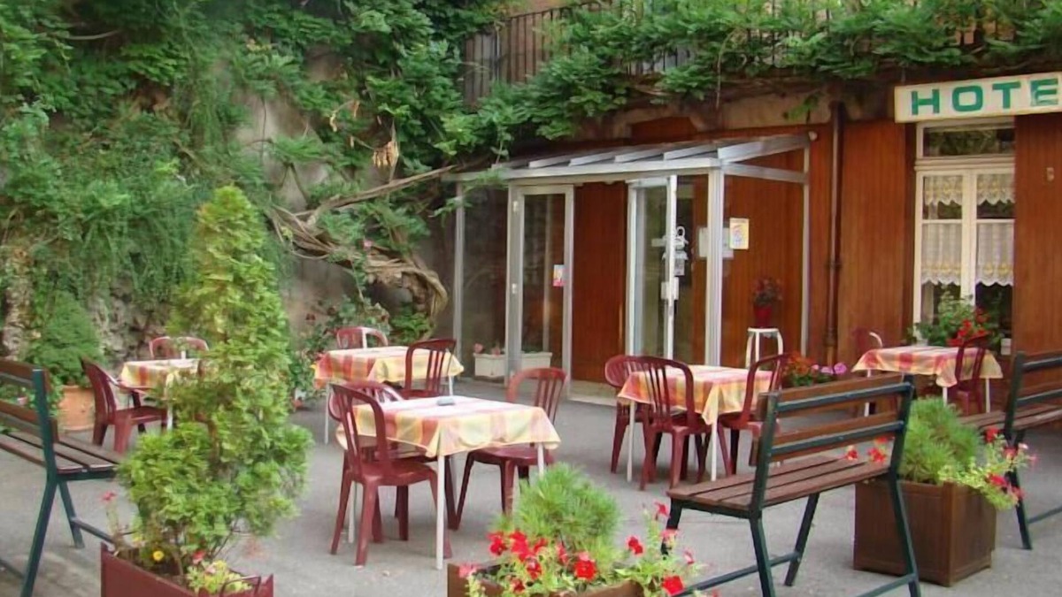 Luxeuil-les-Bains Hotel | Hôtel du Lion Vert