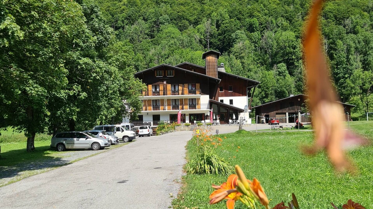 Sixt-Fer-a-Cheval Hotel | Hôtel et Centre de Montagne Le Choucas