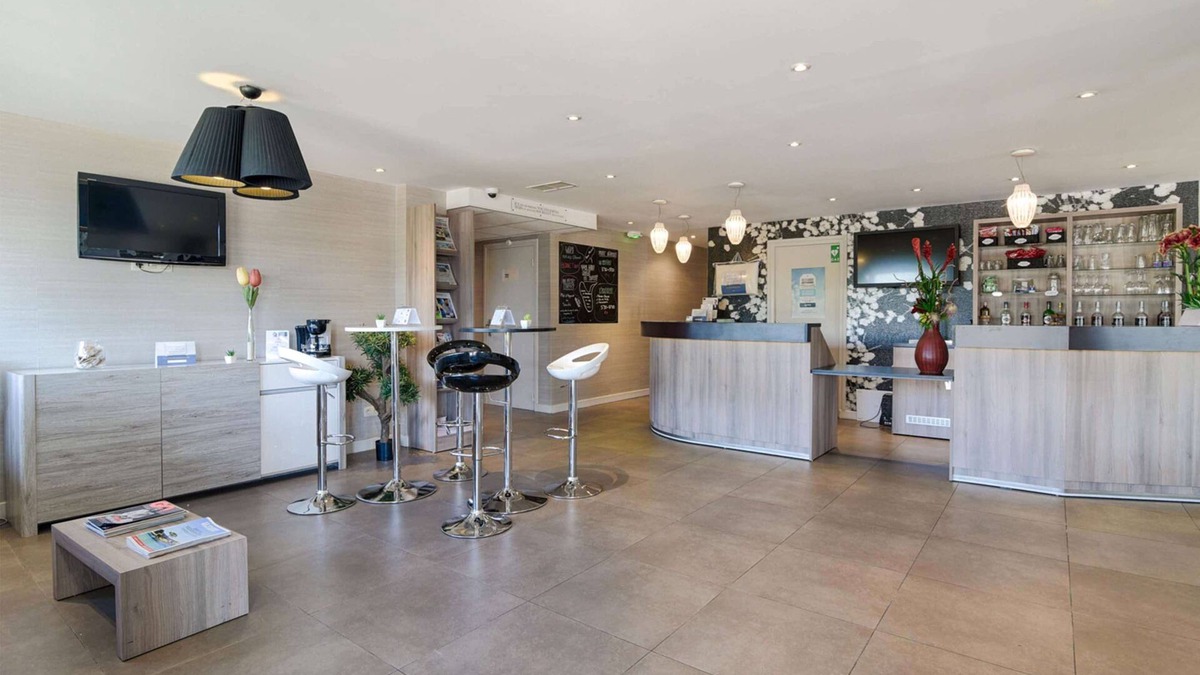 Saint-Bonnet-de-Mure Hotel | Hôtel Kyriad Lyon Est