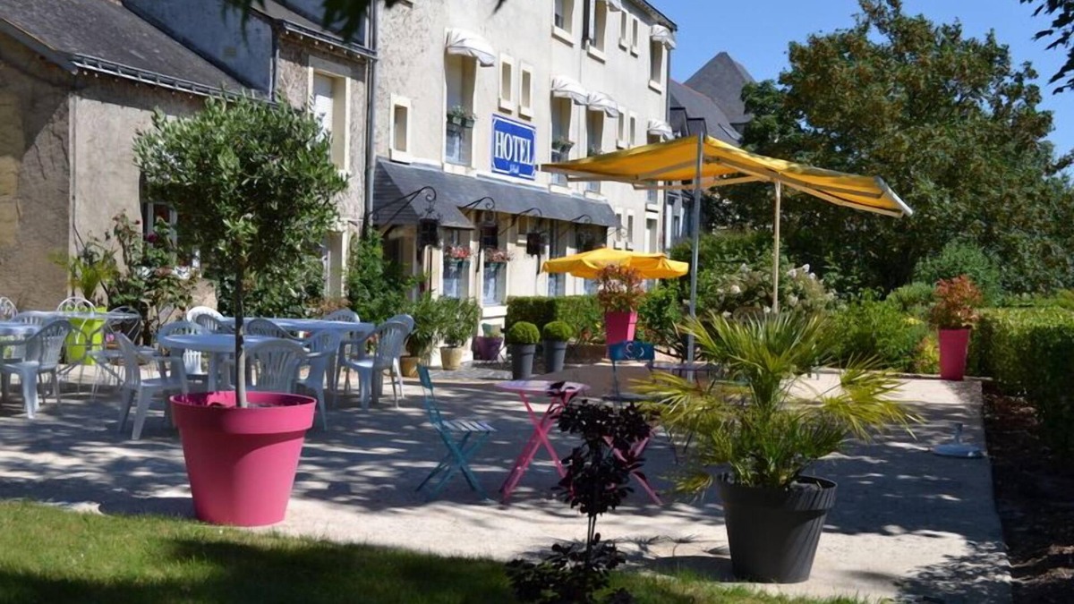 Brissac-Quince Hotel | Hôtel Le Castel