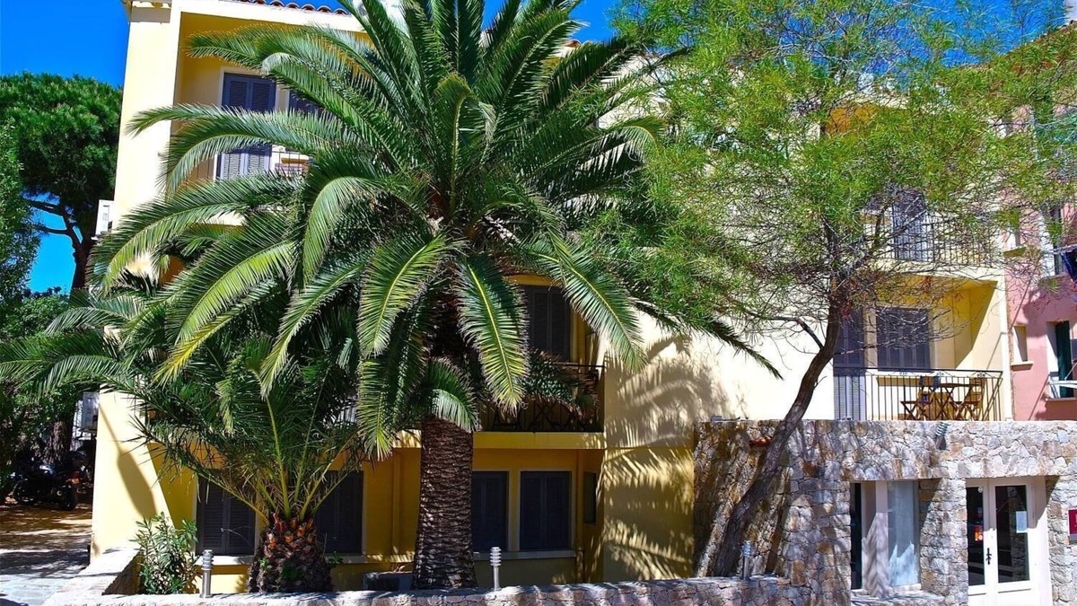 L'Ile-Rousse Hotel | Hôtel Le Grillon