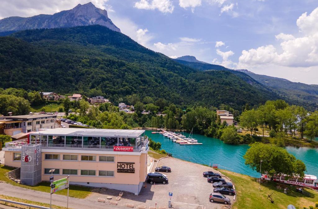 Savines-le-Lac Hotel | Hôtel Les Flots Bleus