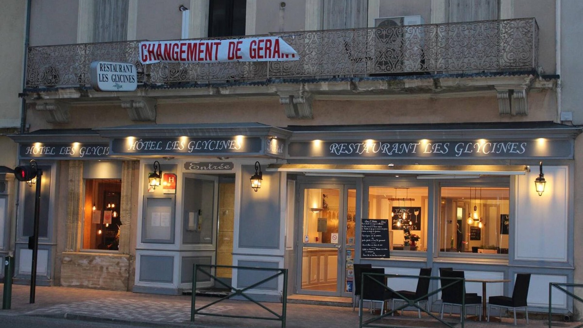Remoulins Hotel | Hôtel Les Glycines