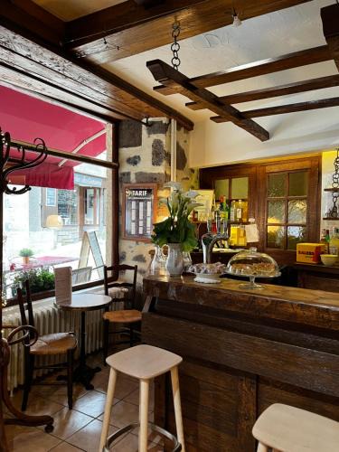 Salers Hotel | Hôtel Restaurant Le Beffroi