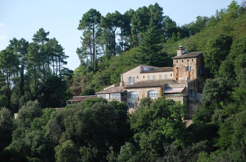Generargues Hotel | Hôtel & Restaurant Les 3 Barbus