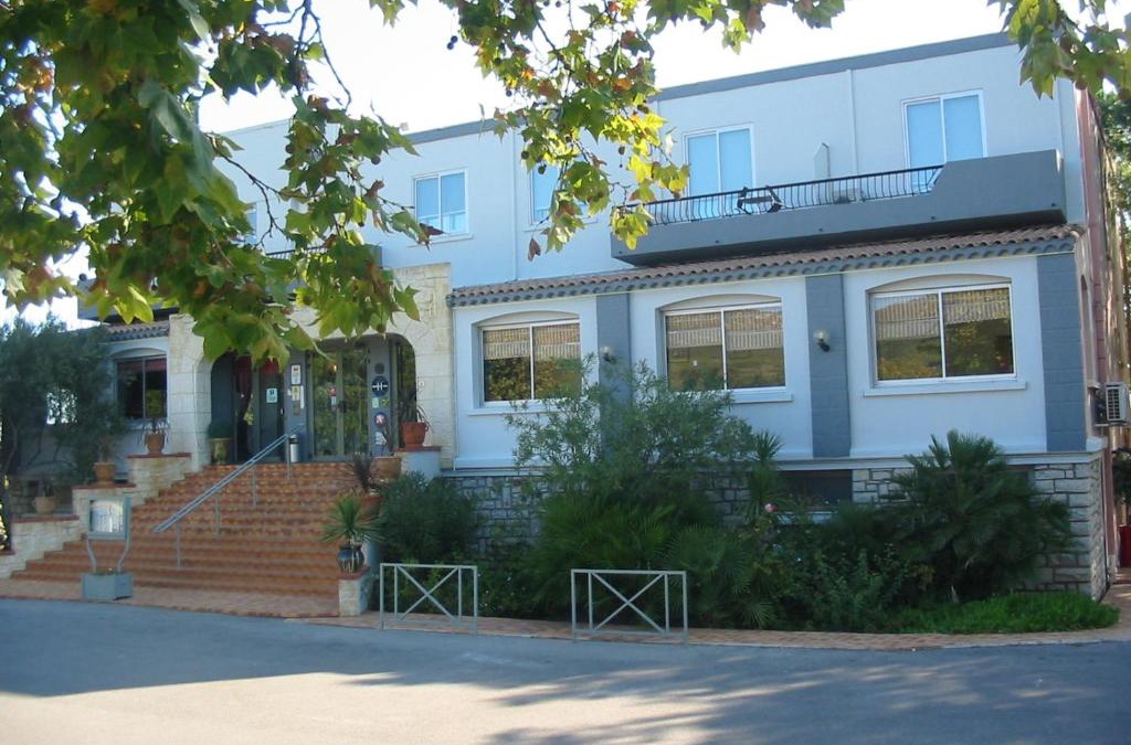 Vic-la-Gardiole Hotel | Hôtel restaurant LOGIS HOTELLERIE DE BALAJAN
