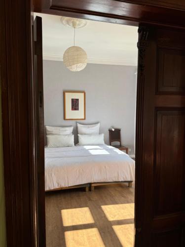 Calbe Apartment | Hübscher Wohnen-Geräumige Ferienwohnung im Gutshaus nahe Saale und Elbe