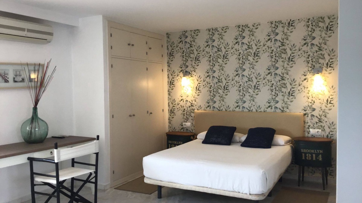 Barbate Hotel | H. Nomad Suite - One Room Hotel, Sleeps 2