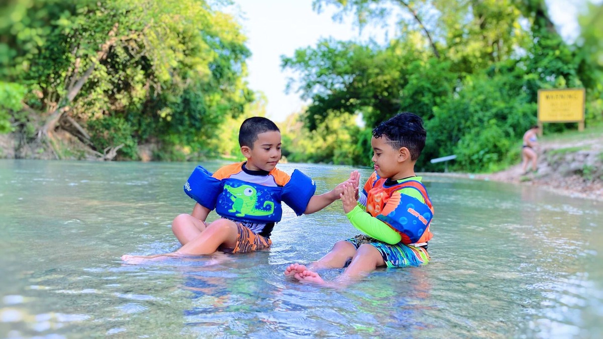 Prairie Lea House | #H Son's Blue River Camp - Glamping Cabin w/2 Queen Beds