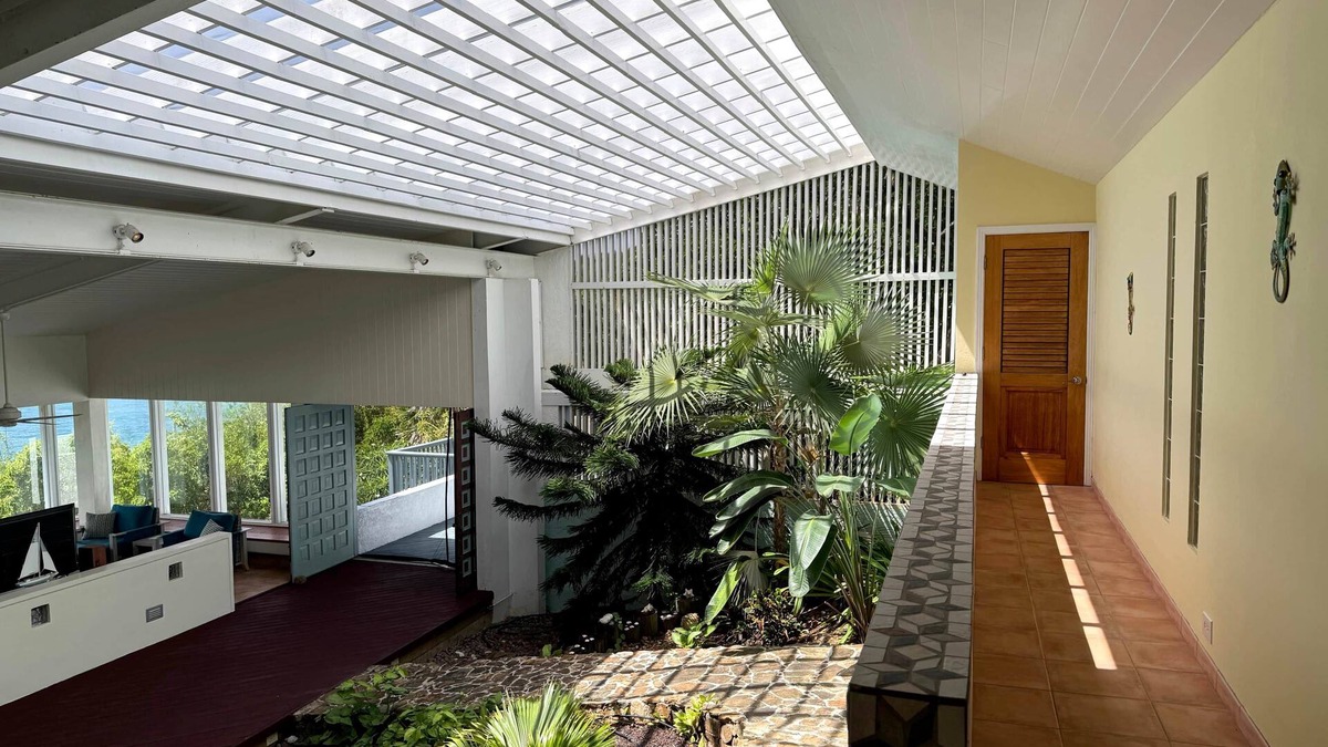 Estate Eastern Water Island House | H2O Eco Villa
