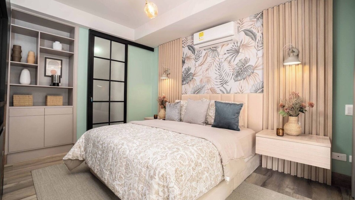 Granada Apartment | H401 | top-Rated Cali Retreat 2BR w/Balcony & Pool 24/7 Security + Free Parking
