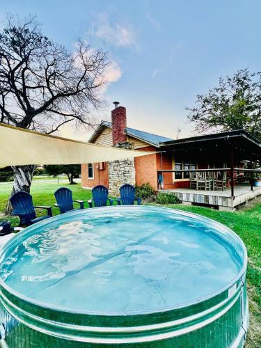 Glen Rose House | Habari 5BR Ranch House near Fossil Rim Cowboy Pool