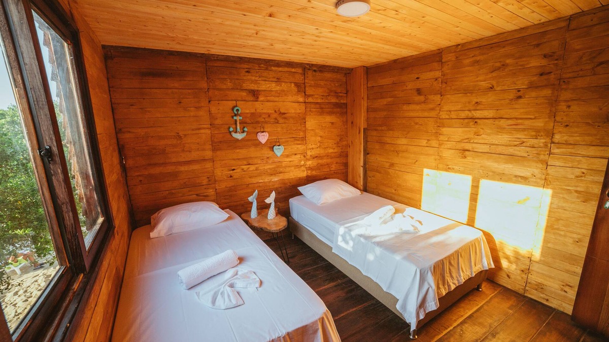 Bocachica Cabin | Habitación Frente al Manglar 2 Camas Individuales en Playa Blanca Isla Barú