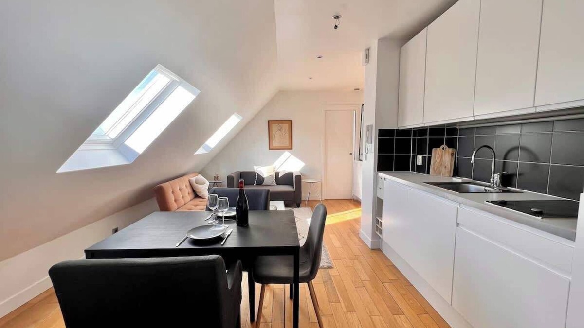 Quartier du Faubourg-Montmartre Apartment | Habitat Parisien -1BR-1BA with Parisian rooftop view
