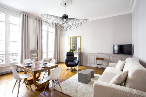 Chaussee-d'Antin Apartment | Habitat Parisien - 1BR-1BA - Galeries Lafayette