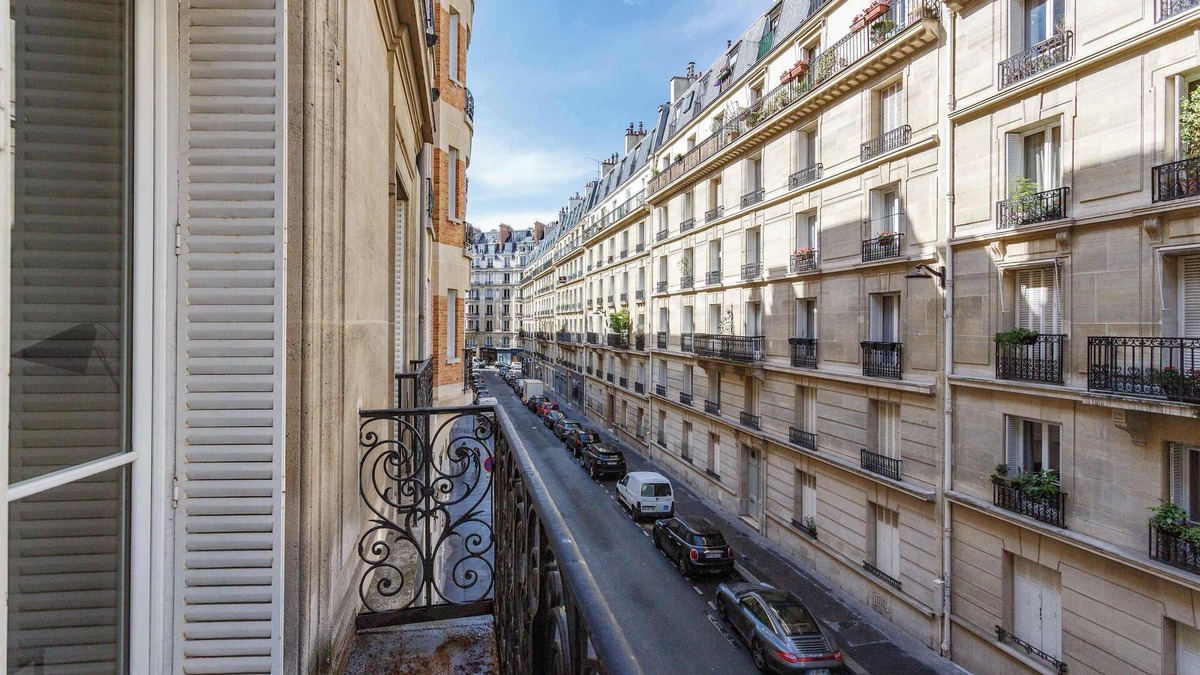 L'Europe Apartment | Habitat Parisien -2BR/1BA Courcelles Parc Monceau