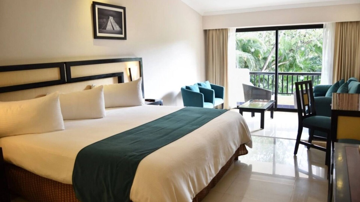 Playacar Zona Hotelera Resort | Hacienda Junior Suite - Sandos Playacar Beach Resort