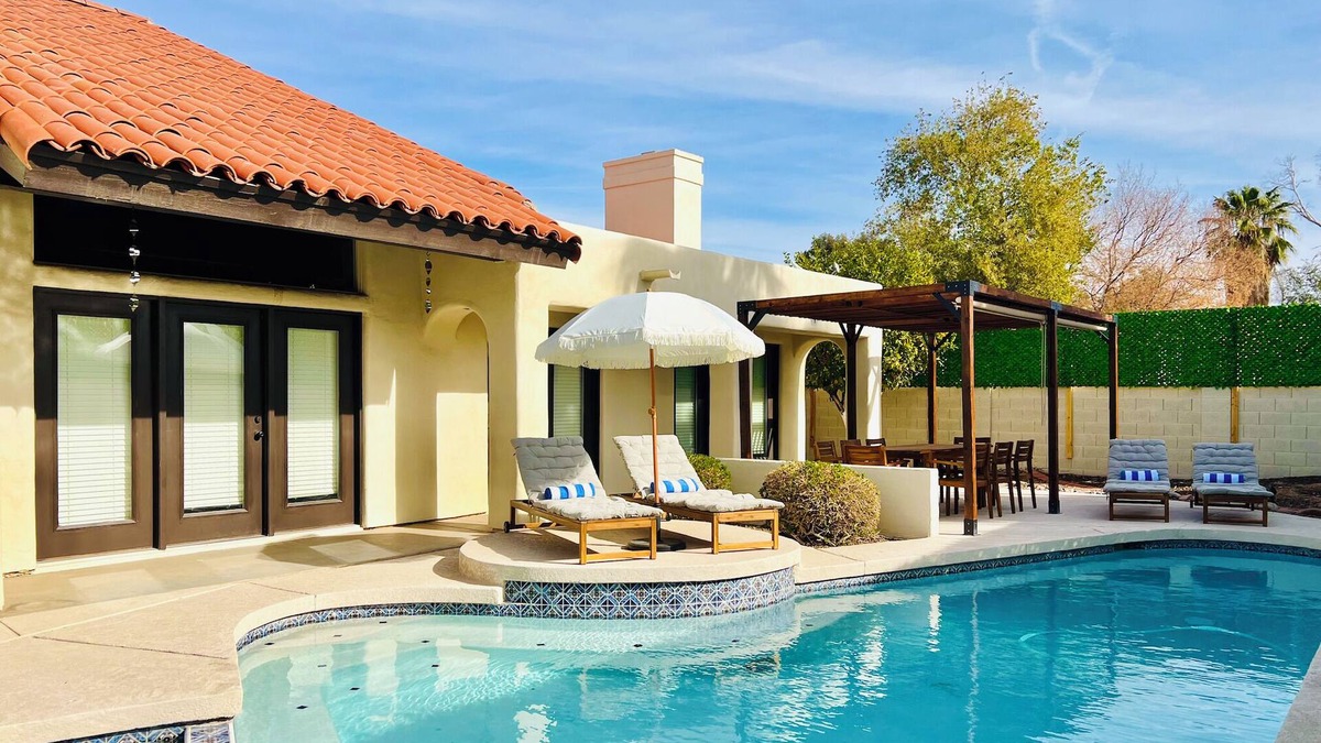 Mesa House | Hacienda Vibes: Sleeps 14, Heated Pool, Spa, Cinema, and more!