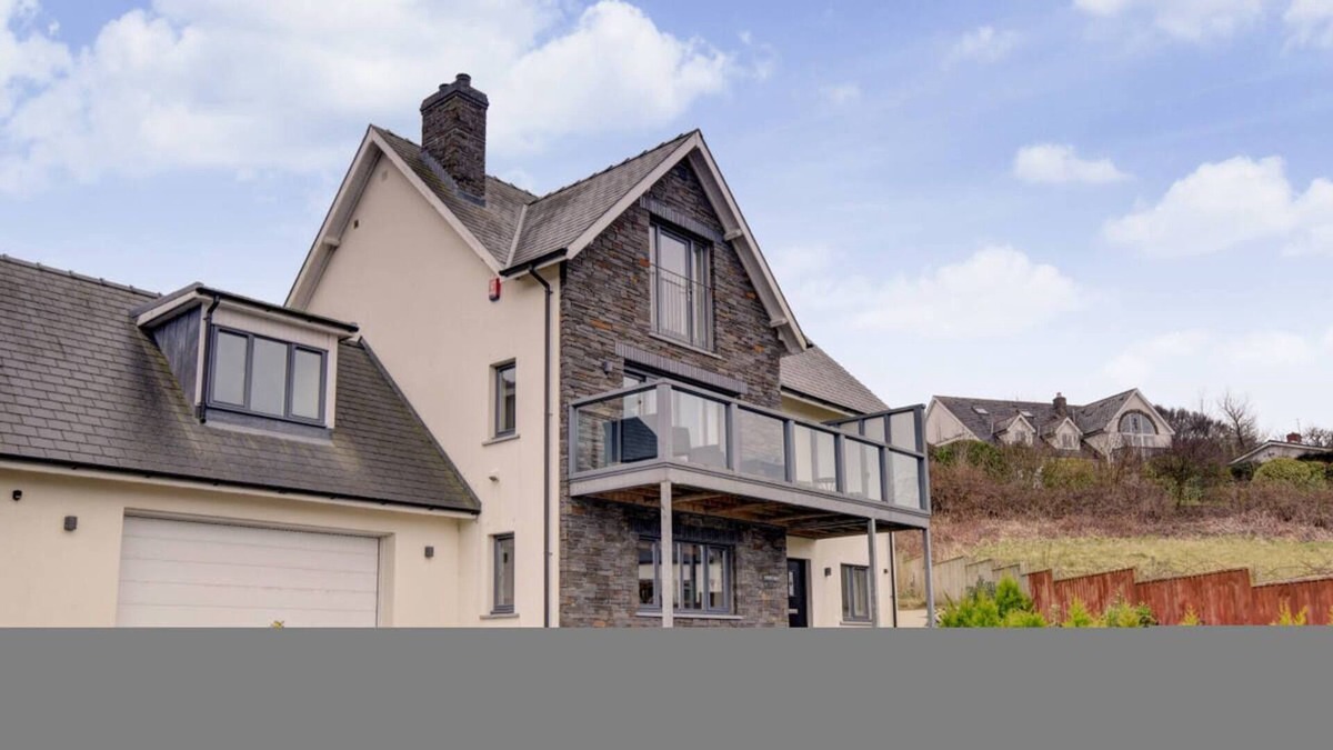Tresaith House | Hafod y Bryn in the beautiful Cardigan