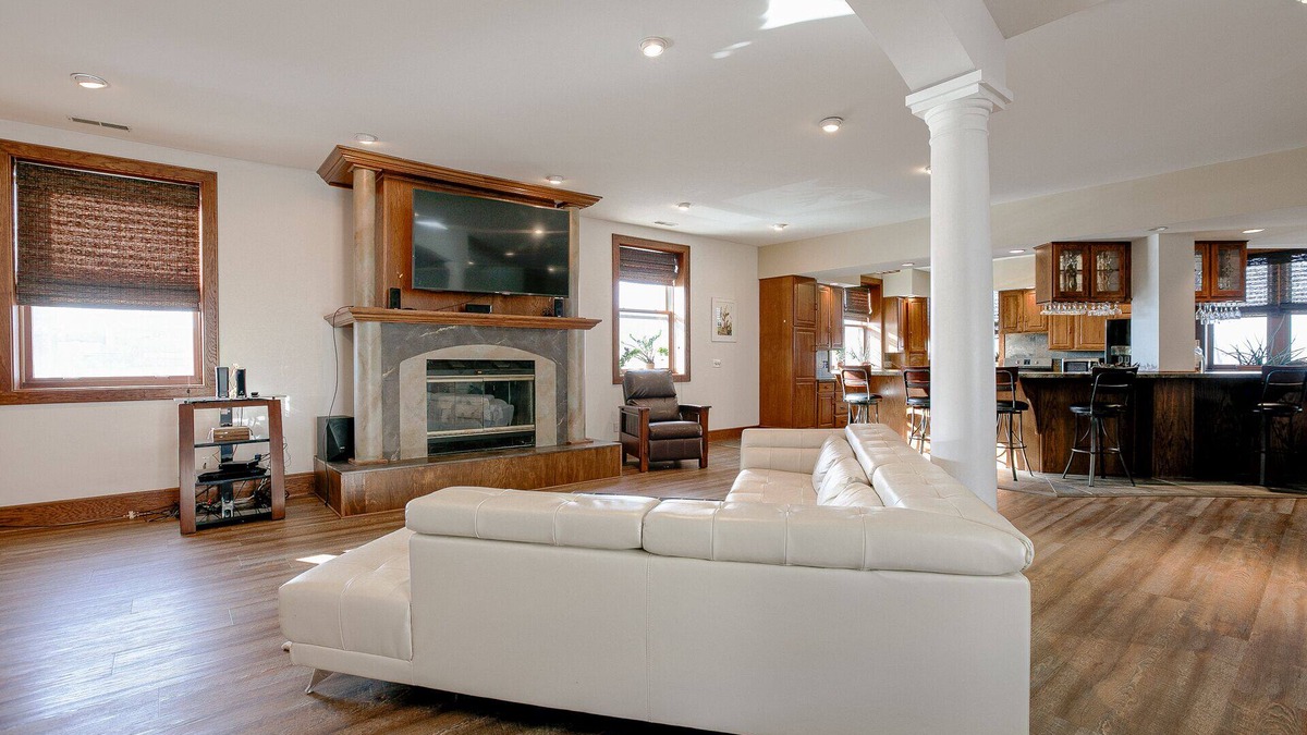 Downtown Lincoln Condo | Hagenow Penthouse Suite 3500 Sq. Ft Executive Suite Downtown Lincoln