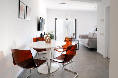 Old North Apartment | Haim Arlosoroff Residence with shelter