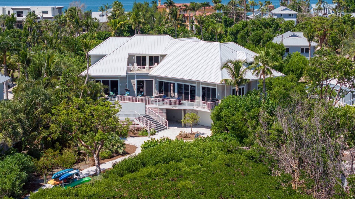 Wulfert House | Hakuna Matata ! Beautiful Five Bedroom Captiva home with many free amenities !