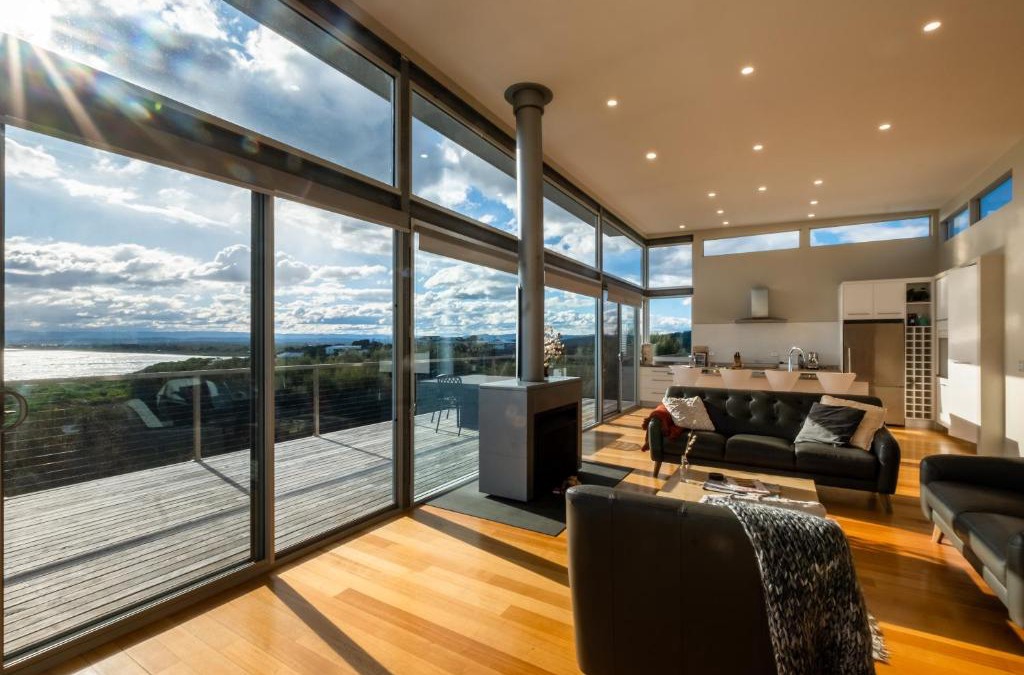 Coles Bay House | Halcyon ~ Immerse yourself in the sky and sea