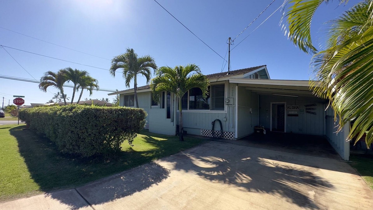 Kekaha House | Hale Mano Kia - Classic 3 BR West Side Bungalow . Steps from the beach!