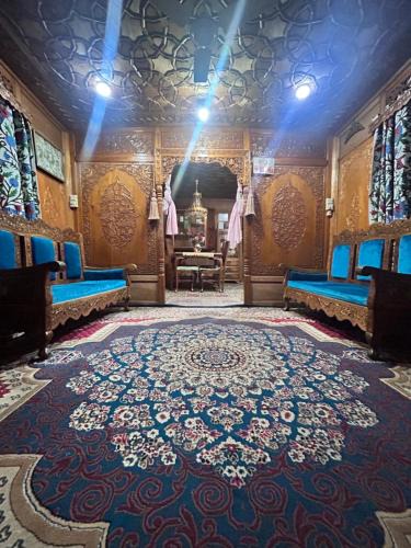 Dal Lake Hotel | Haleem group of houseboat