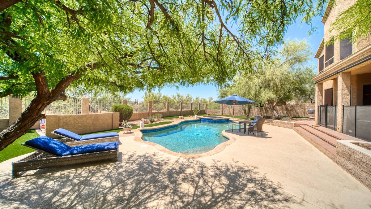 Pinnacle Peak House | Half Acre Quiet Oasis w/pool/Spa/putting green, 20 Min to Kierland Commons