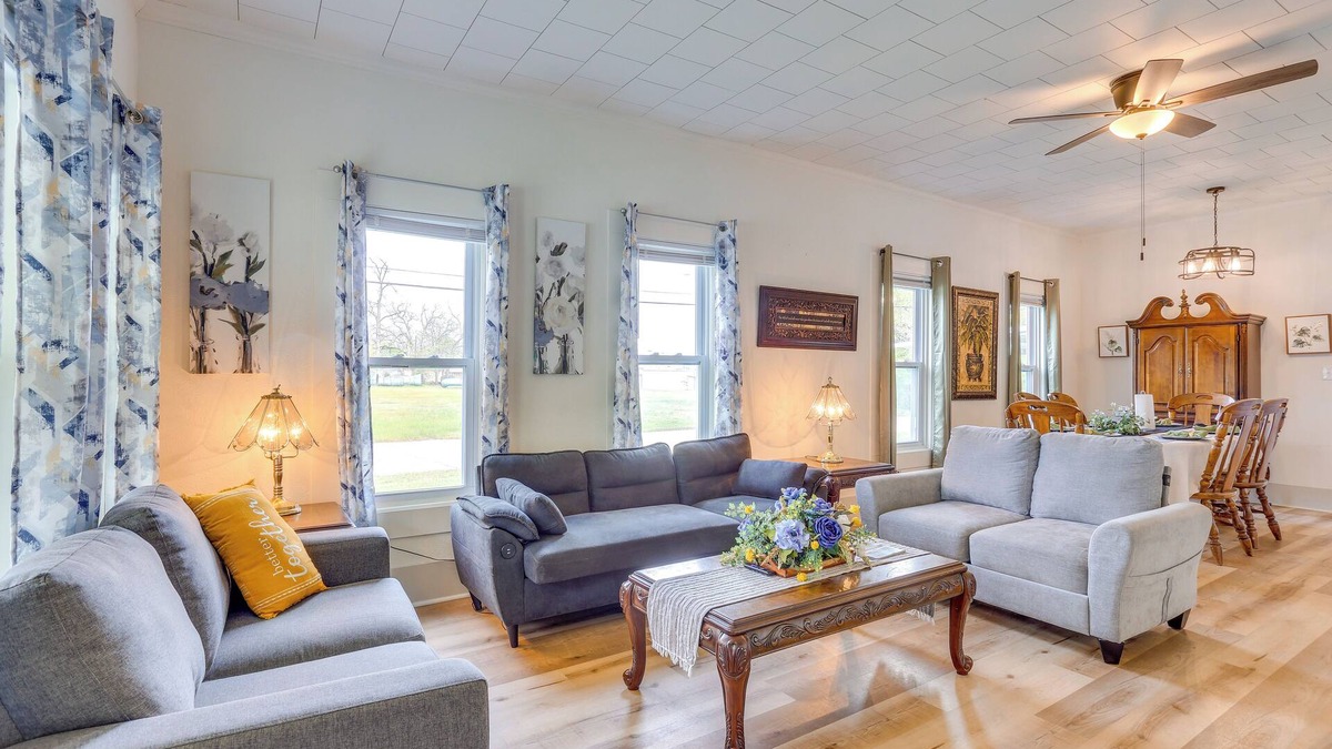 Lufkin House | Half-Mi to Dtwn Lufkin: Charming & Spacious Home!
