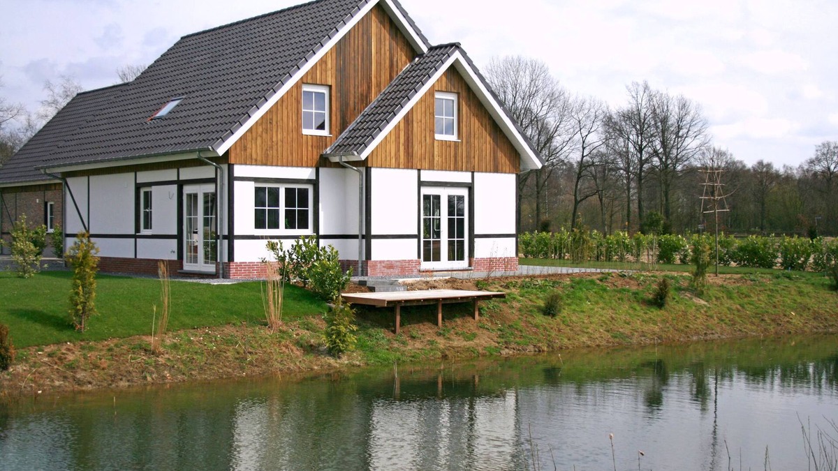 Susteren Villa | Half-timbered house with dishwasher