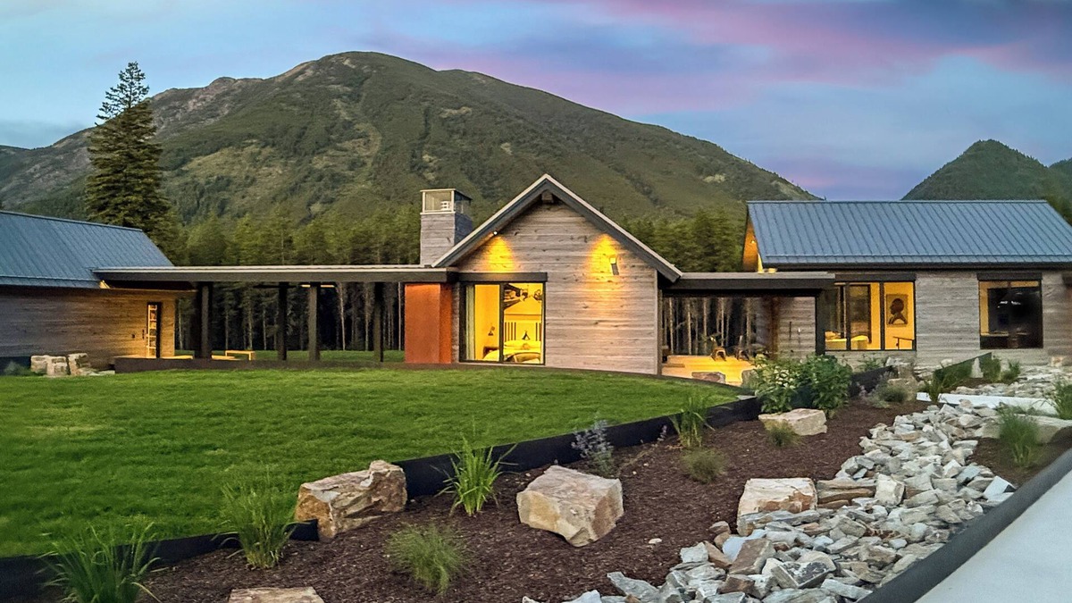 West Glacier House | Halfmoon Camp | Luxury Near Glacier