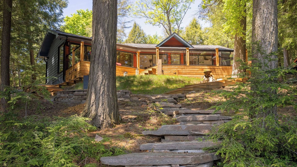 Dysart et al Cottage | Haliburton Haven Lakefront Cabin