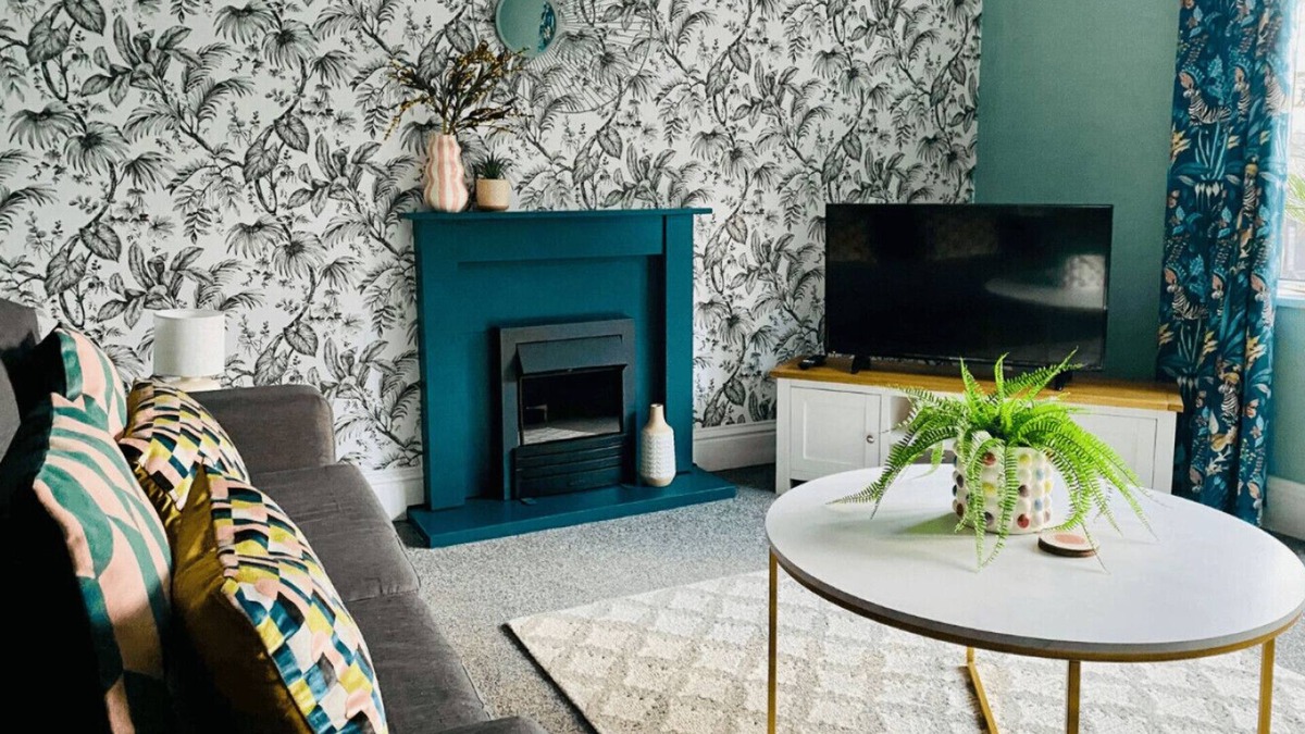 Exley House | Halifax Centre → 8 min | Dogs OK | 50”TV | Parking