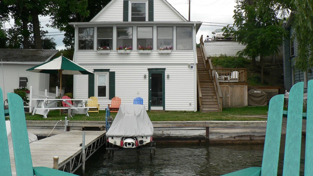 Town of Jerusalem Cottage | Hall's Grape Escape - Lakefront Cottage Retreat on Keuka Lake