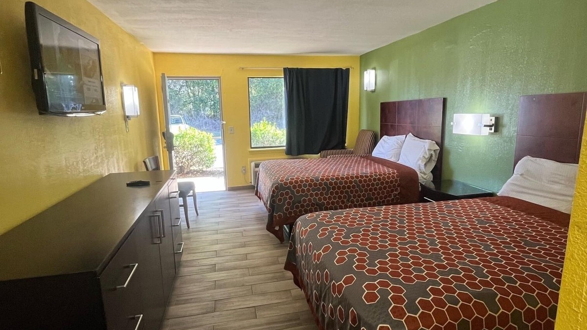 New Albany Hotel | Hallmarc Inn