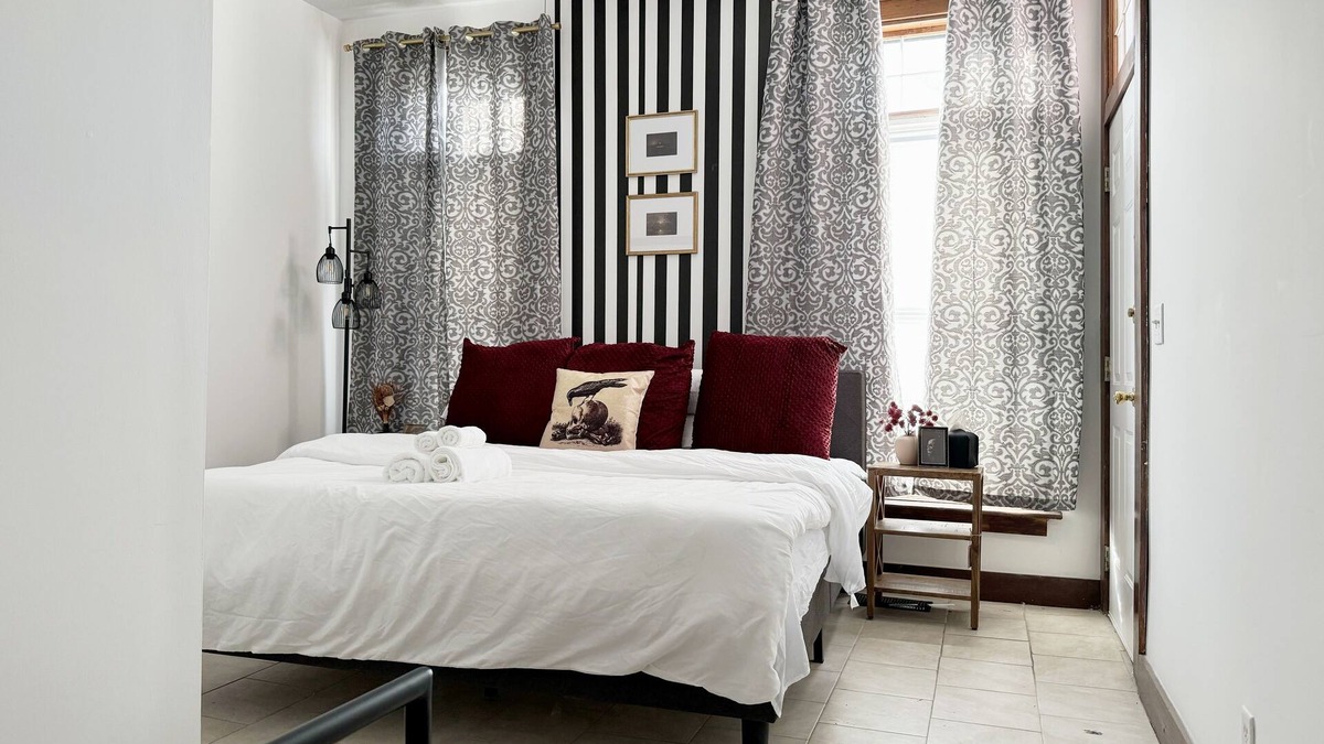 Evansville Apartment | Halloween Suite/2BD/1BA Apt in Holiday Housenn