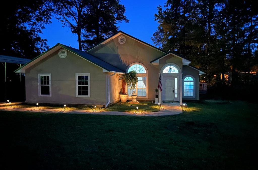 Lake Hamilton Villa | HAMILTON'S LAKE ESCAPE BEAUTIFUL 2007 STUCCO LAKE HOME WITH 2010 G3 PONTOON INCLUDED!
