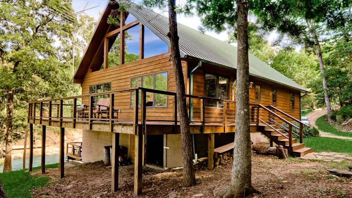 Big Clifty Shores Cabin | Hamley-Lakefront Retreat is Located on 145 Peaceful Acres