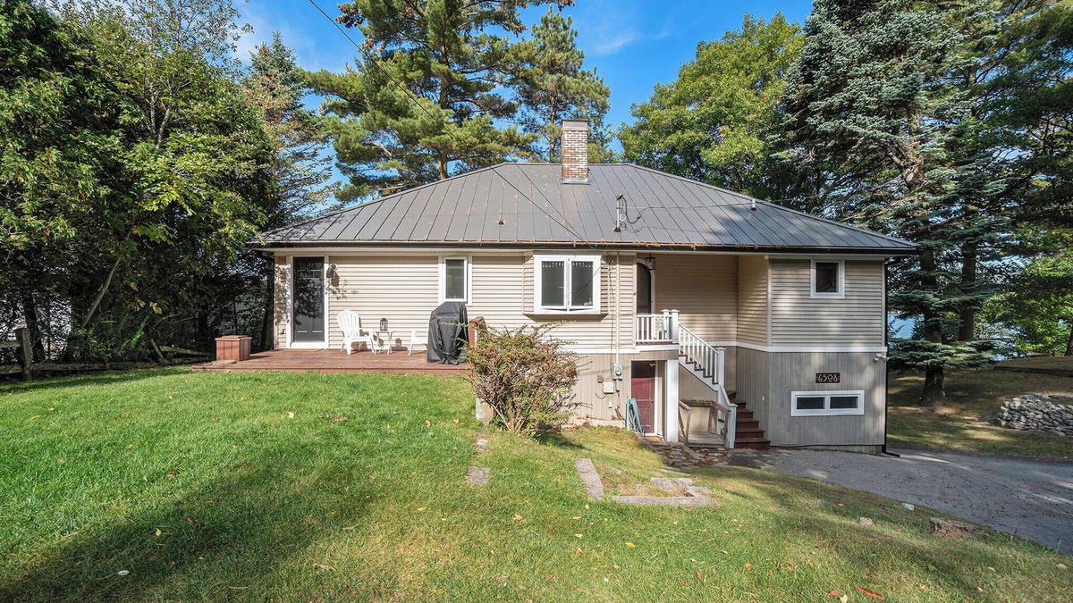 Ludington Cottage | Hamlin Lake 3 Bedroom, 2 Bath Vintage Cottage with Private Lake Frontage