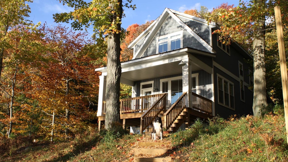 Ludington Cottage | Hamlin Lake Hideaway