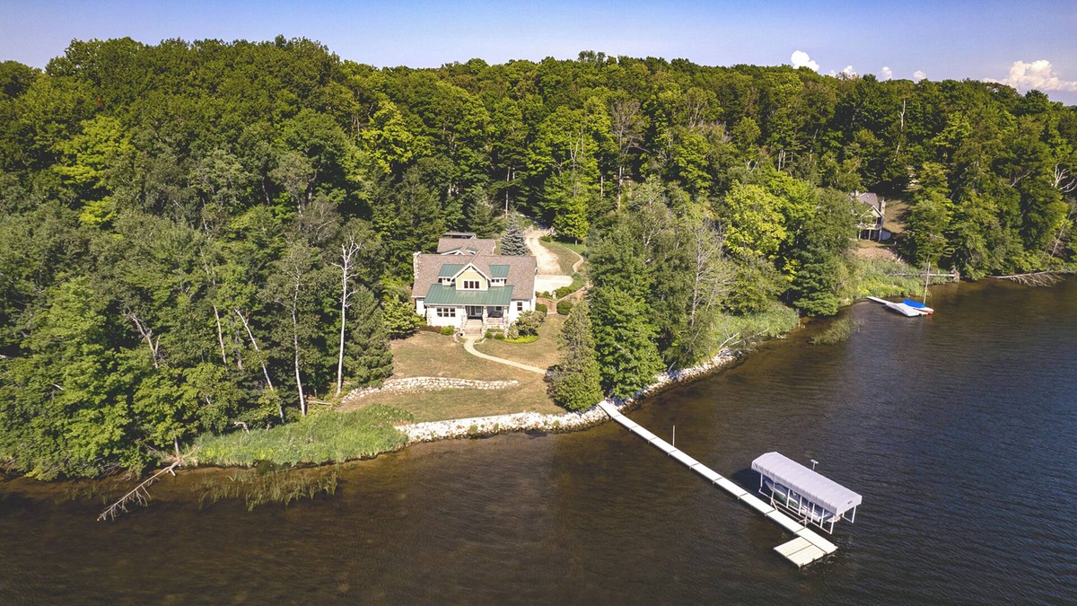 Free Soil House | Hamlin Lake Retreat: Spacious Stay for Groups!