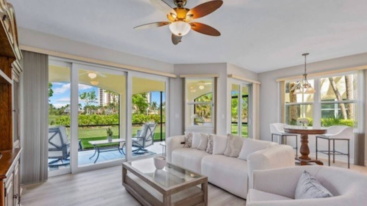 Hammock Bay Condo | Hammock Bay Country Club condo near Marco Island. Full golf privileges available