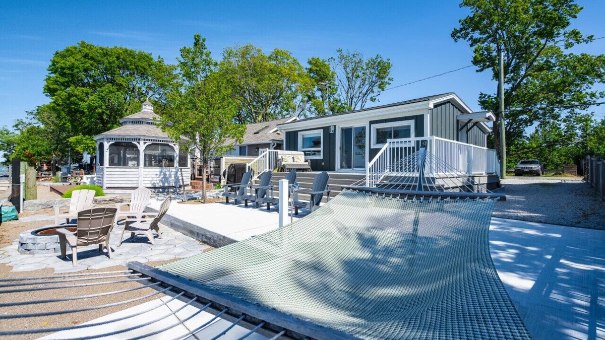 Leamington Cottage | Hammock Haven Beach House Near Point Pelee